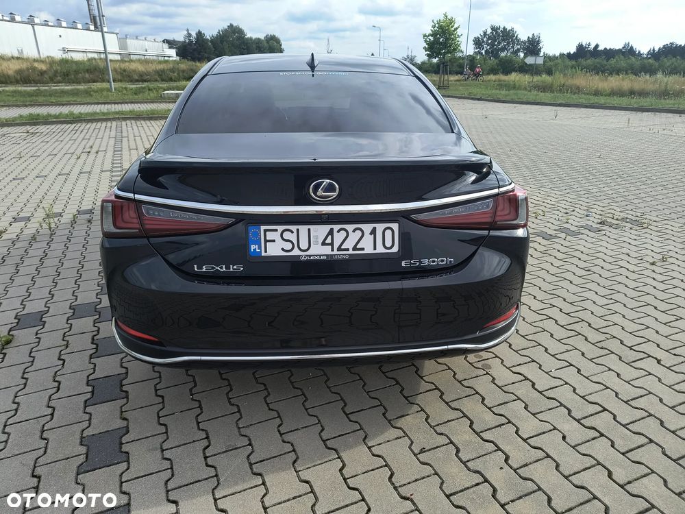 Lexus ES 300h Business Edition + - 4