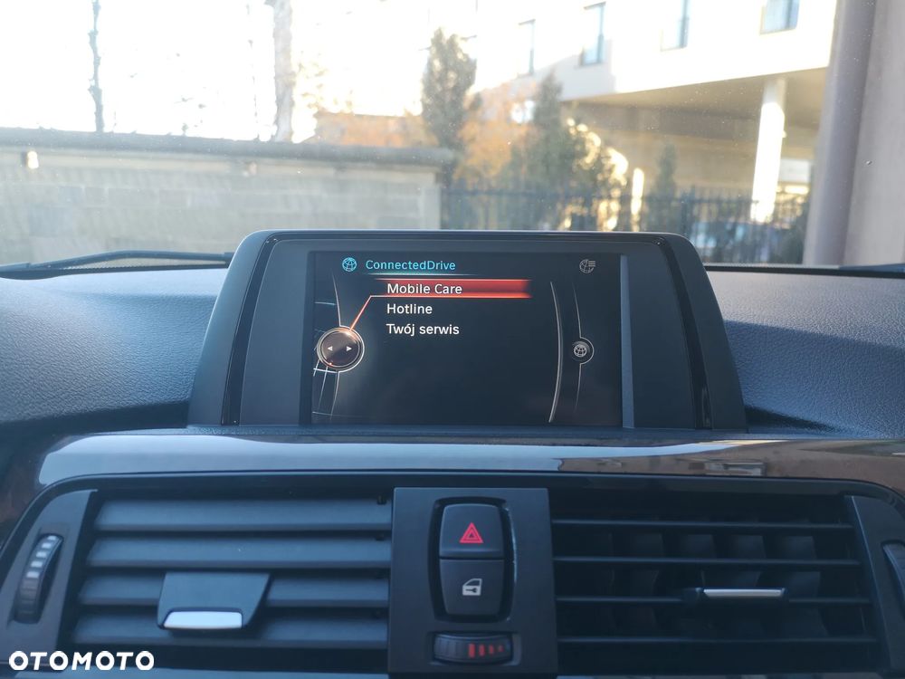 BMW Seria 3 330i xDrive - 19