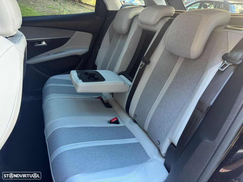 Peugeot 3008 1.2 PureTech Allure Pack EAT8 - 17