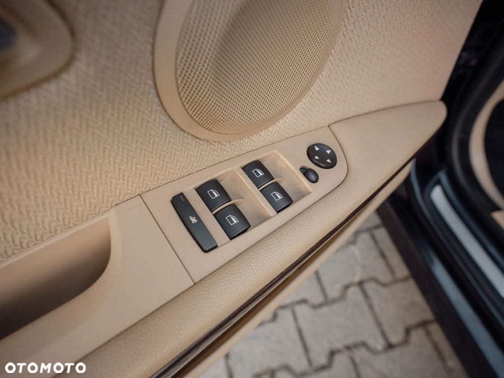BMW Seria 3 318i - 30