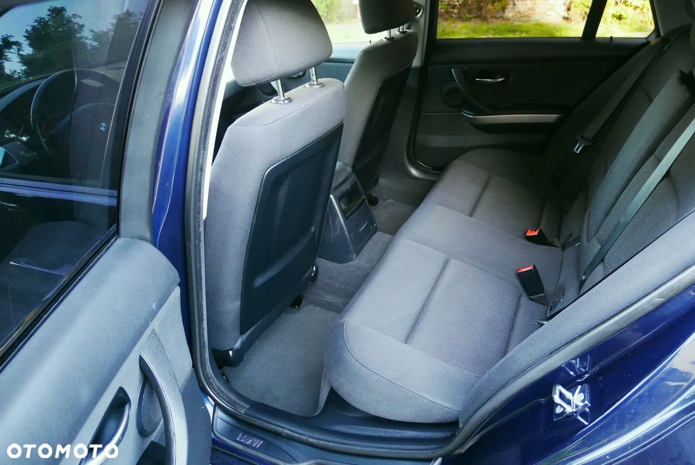 BMW Seria 3 318d - 15