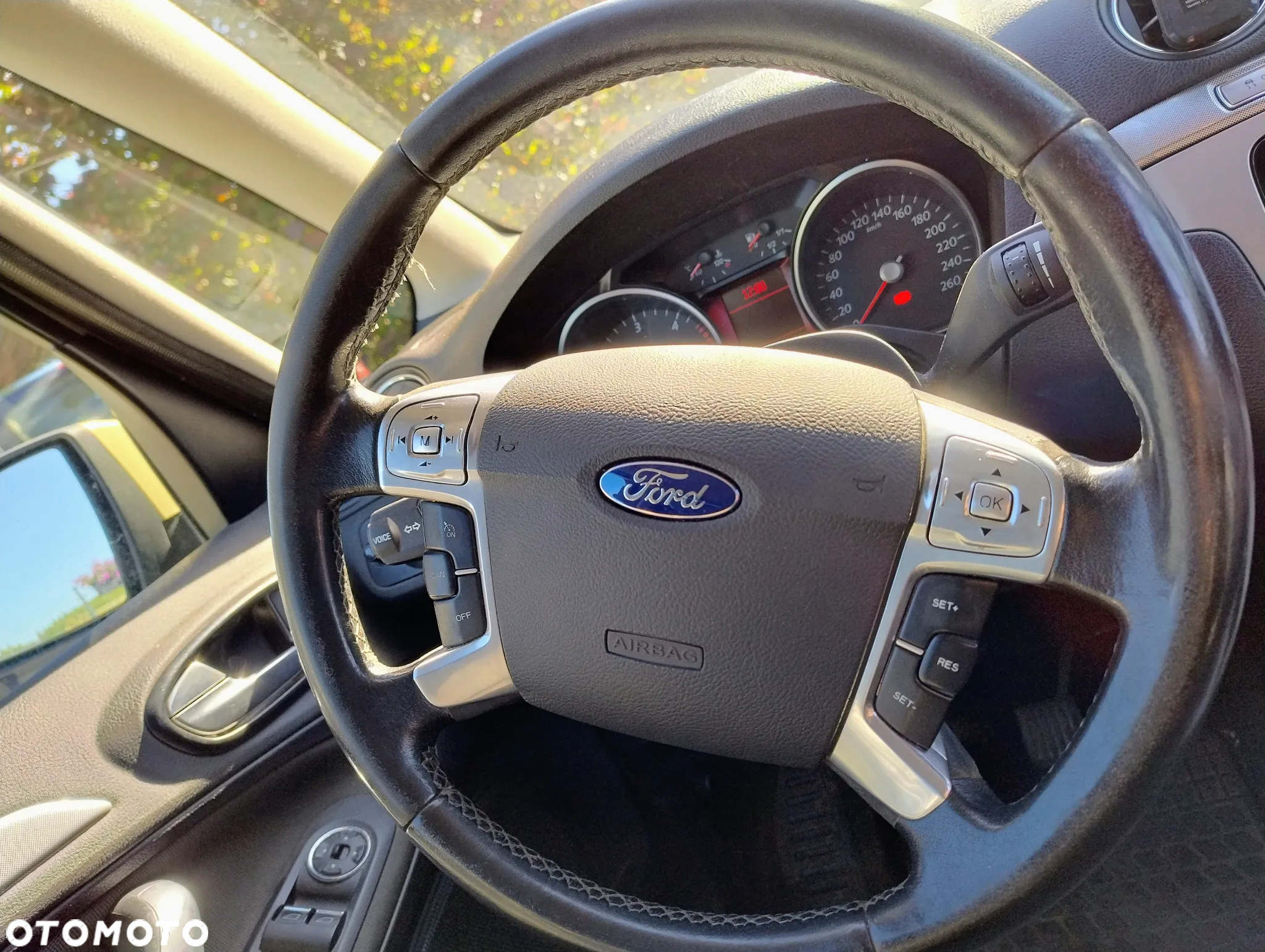 Ford Galaxy - 14