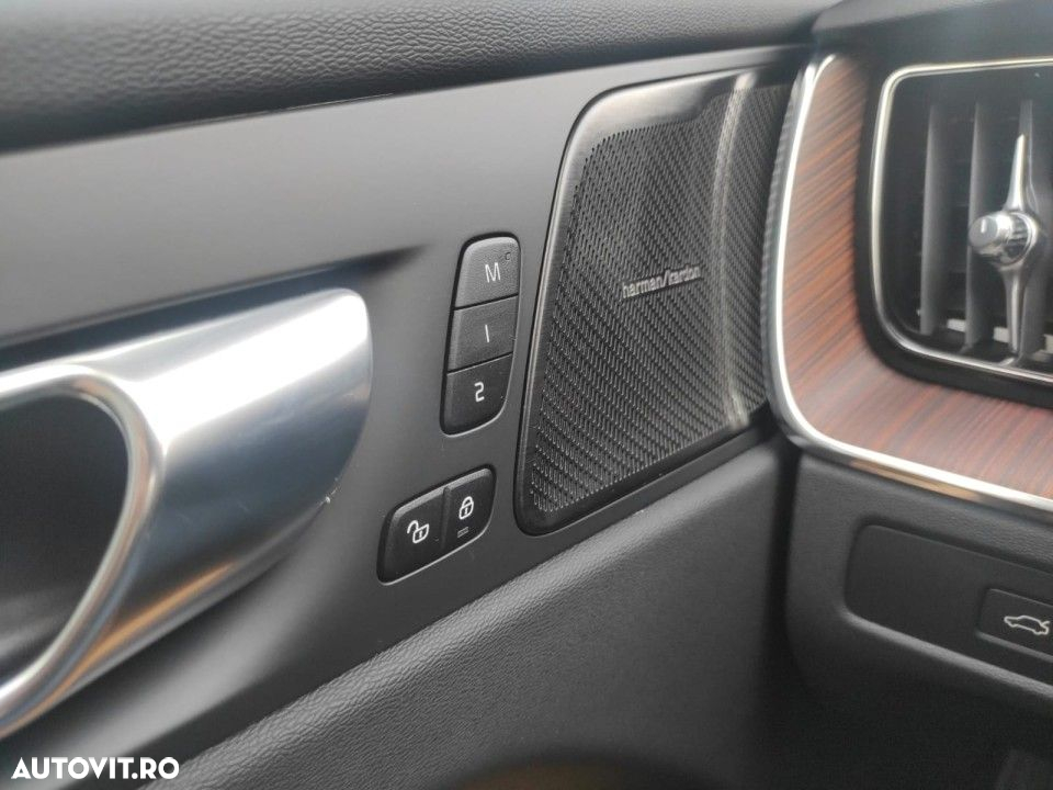 Volvo XC 60 - 22