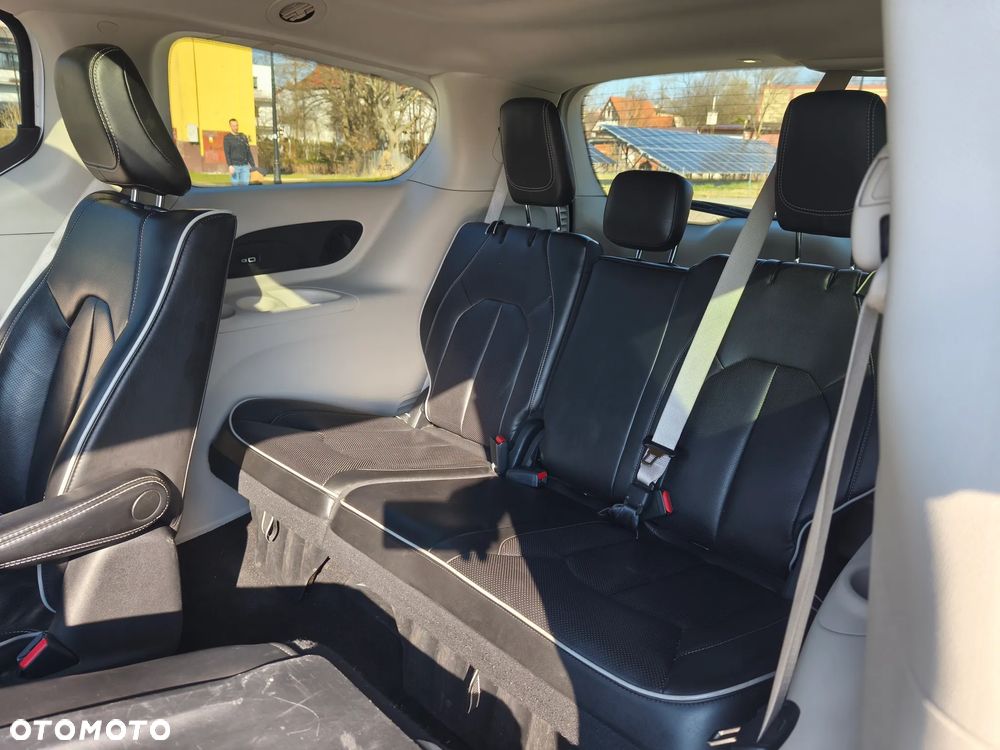 Chrysler Pacifica - 11