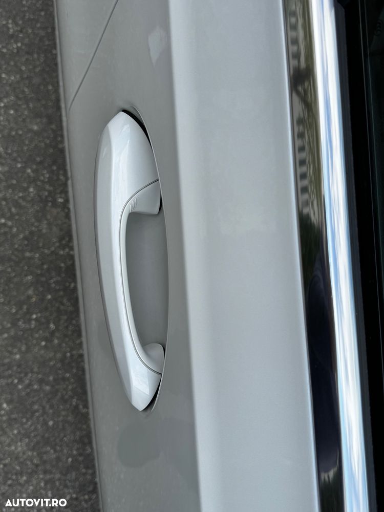 BMW Seria 3 320d xDrive AT MHEV - 13