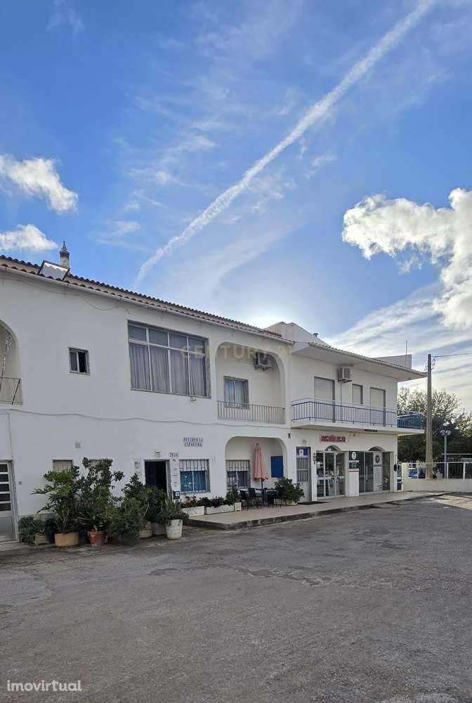 Prédio Misto em 4 estradas, Quarteira , Algarve com renda atual e pote - Grande imagem: 2/30