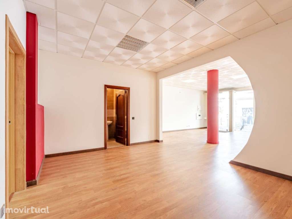 Loja com estacionamento, no centro da Costa da Caparica - Grande imagem: 3/21