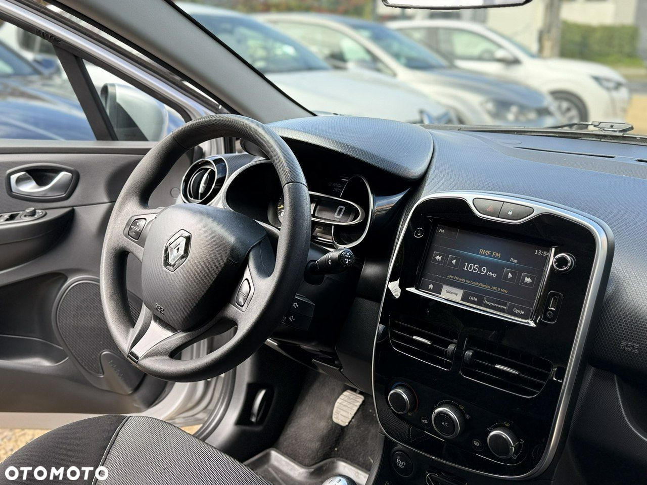Renault Clio - 19