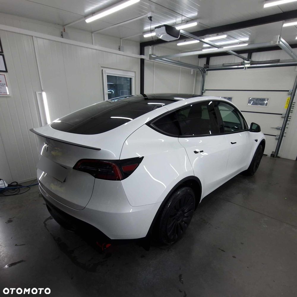 Tesla Model Y Long Range AWD - 34