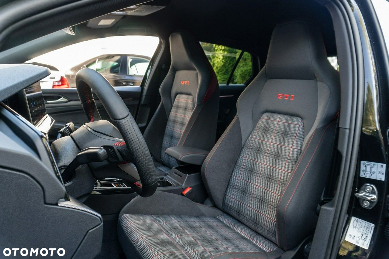 Volkswagen Golf - 14