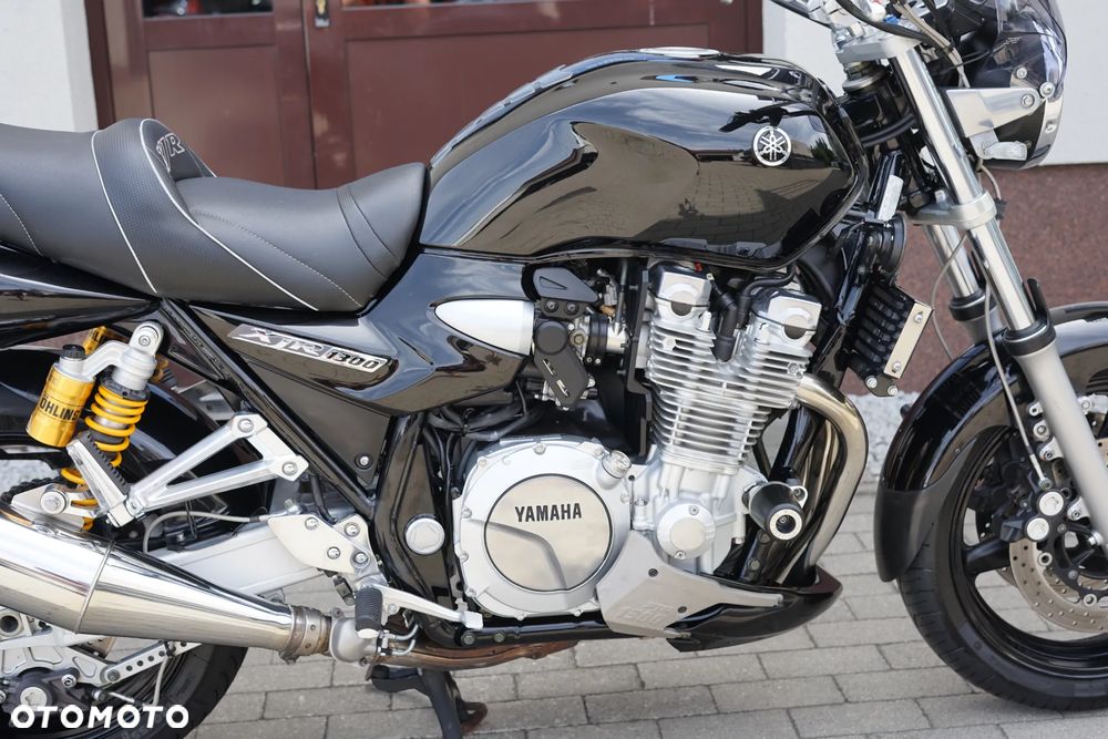Yamaha XJR - 10