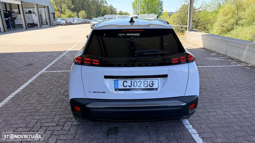 Peugeot e-2008 54 kWh Allure - 3