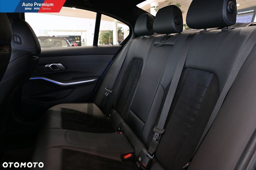 BMW Seria 3 318i M Sport - 12