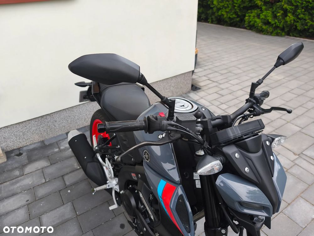 Yamaha MT - 8