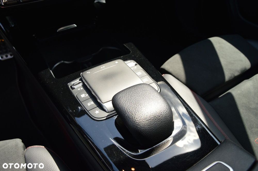 Mercedes-Benz CLA - 17