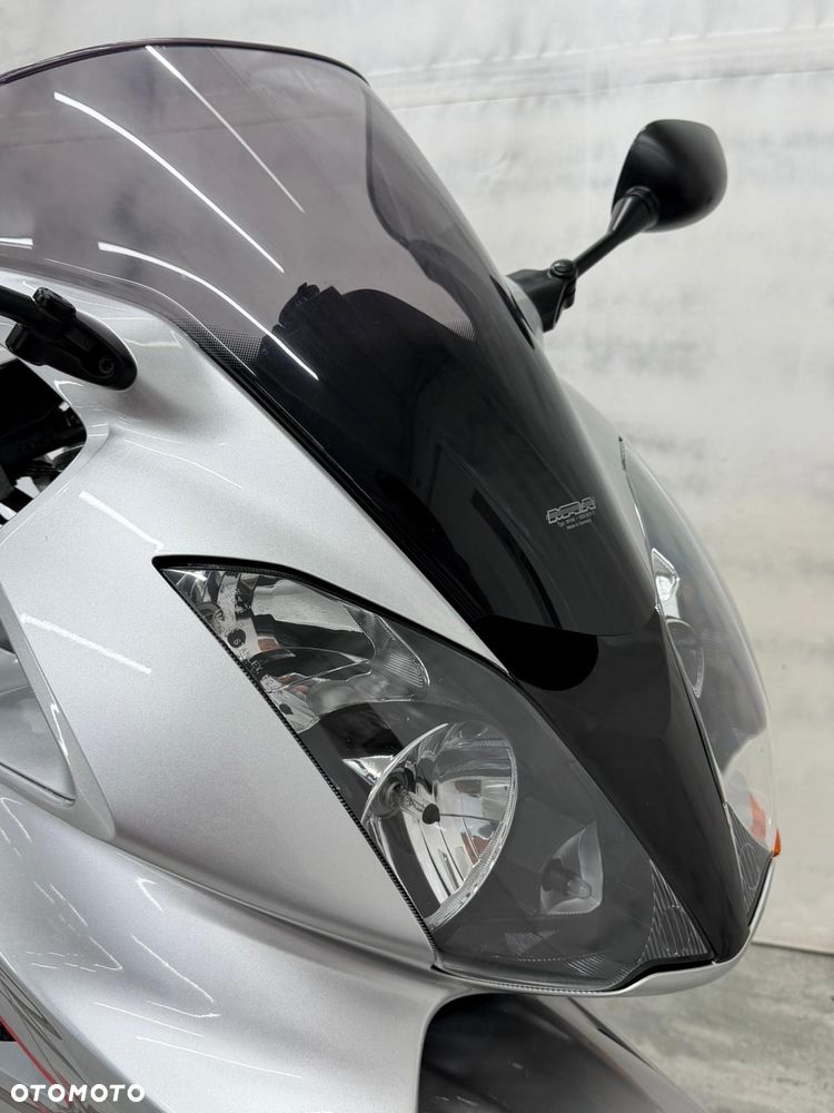 Honda VFR - 13