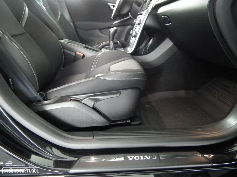 Volvo V40 2.0 D3 Momentum - 15