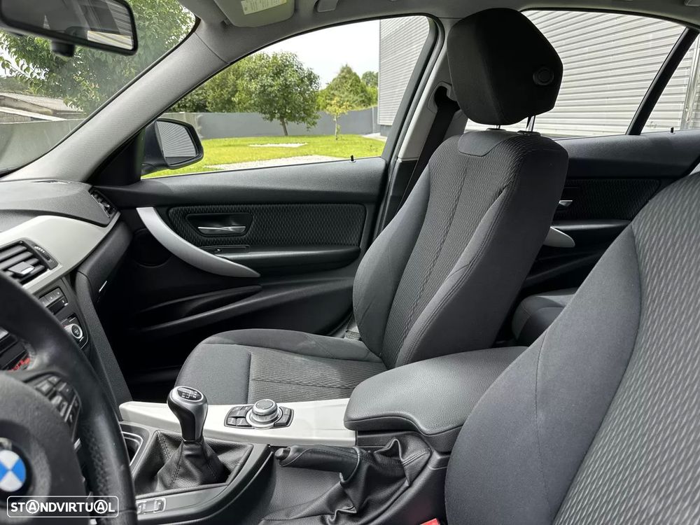 BMW 320 d EfficientDynamics Line Sport - 31