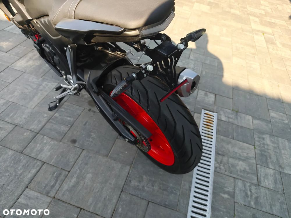 Yamaha MT - 32