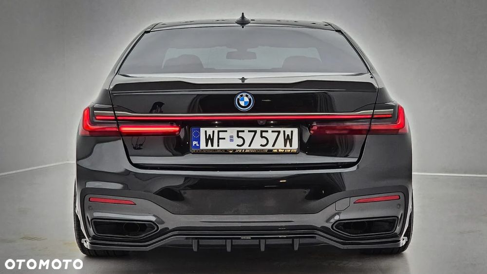 BMW Seria 7 745e - 17