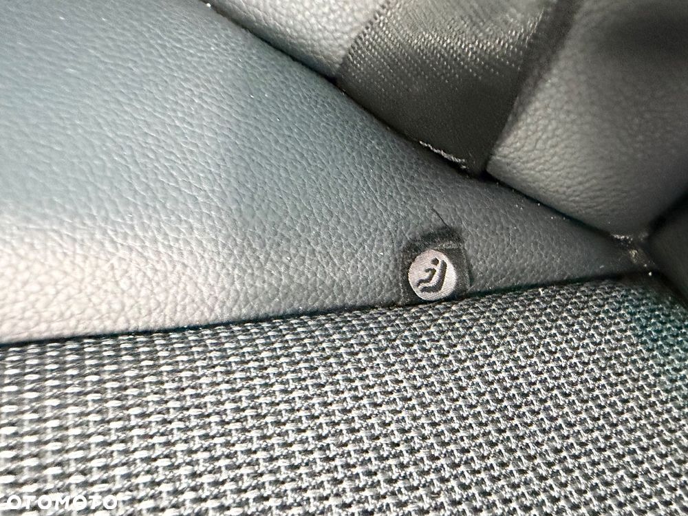 Mercedes-Benz Klasa C 180 BlueEFFICIENCY 7G-TRONIC Avantgarde - 22