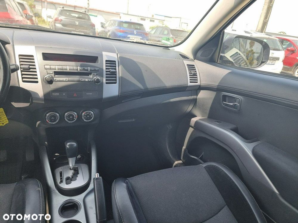 Mitsubishi Outlander - 15