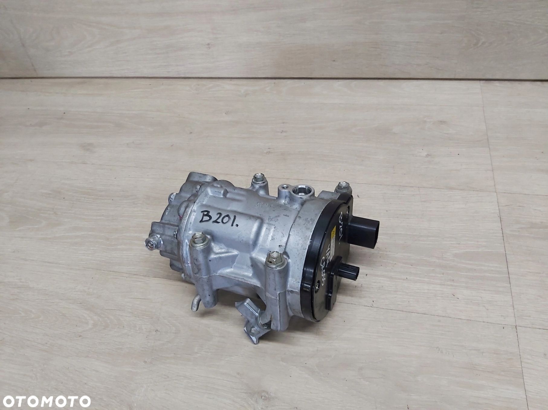 Toyota Yaris IV CROSS 1,5 sprężarka klimatyzacji kompresor 042400-0741 - 1