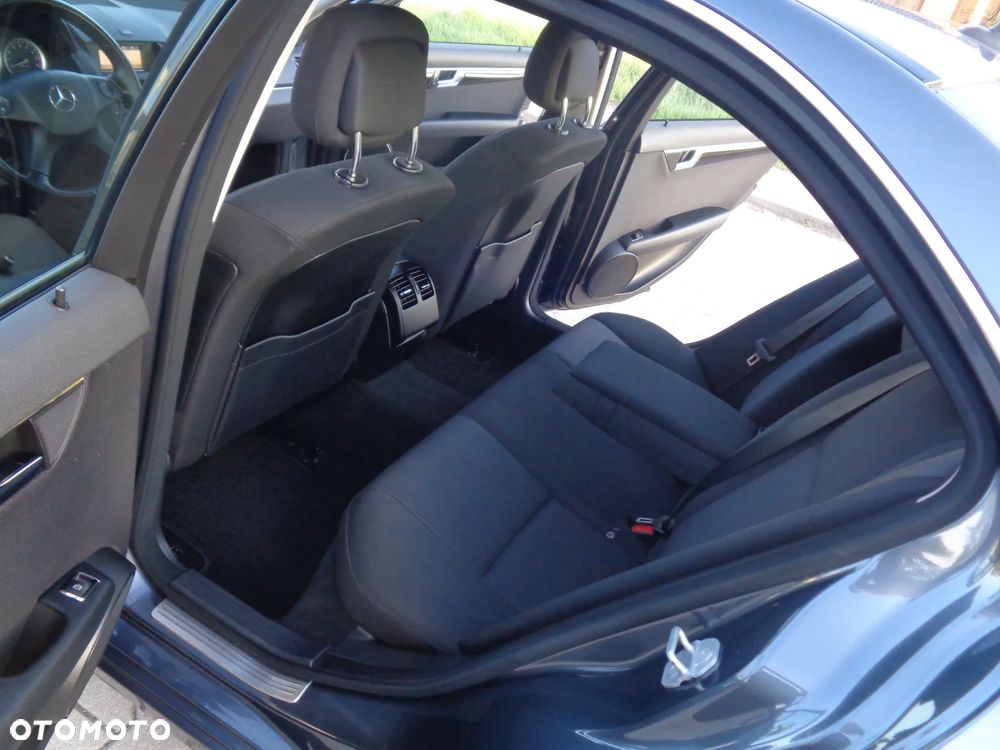 Mercedes-Benz Klasa C 180 Kompressor Automatik BlueEFFICIENCY Avantgarde - 9