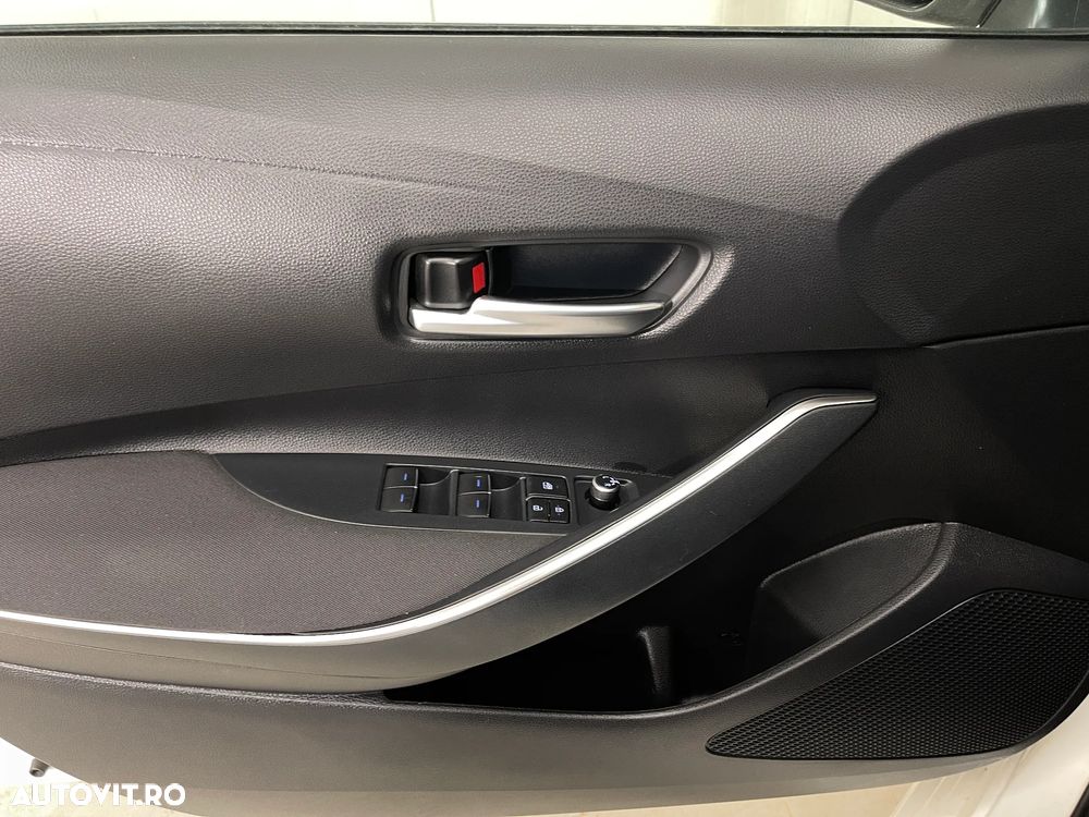 Toyota Corolla Sedan 1.8 HSD Business - 22