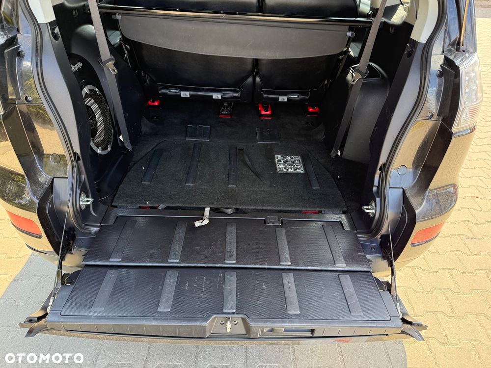 Mitsubishi Outlander 2.4 Instyle NAVI CVT - 6