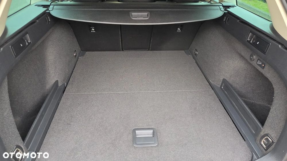 Volkswagen Passat 2.0 TDI (BlueMotion Technology) Highline - 33