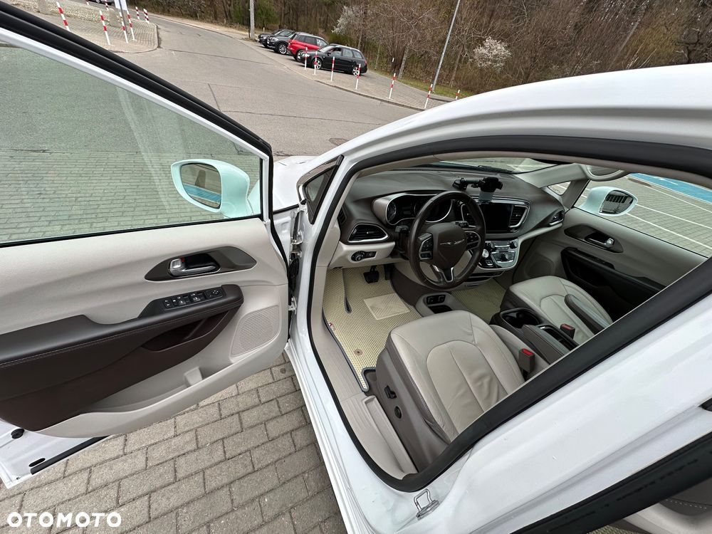 Chrysler Pacifica - 18