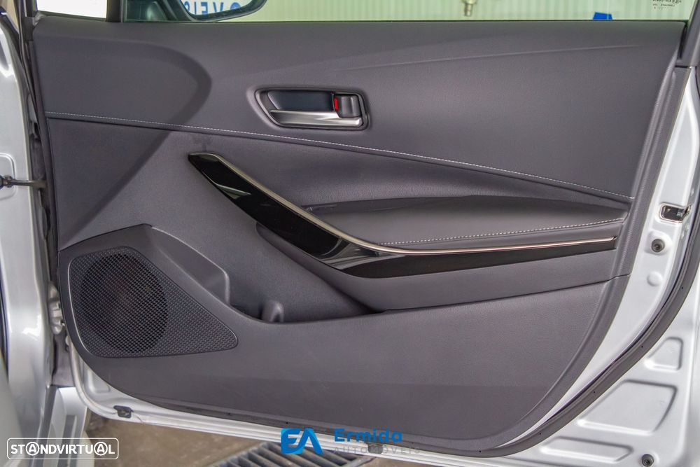 Toyota Corolla Touring Sports - 34