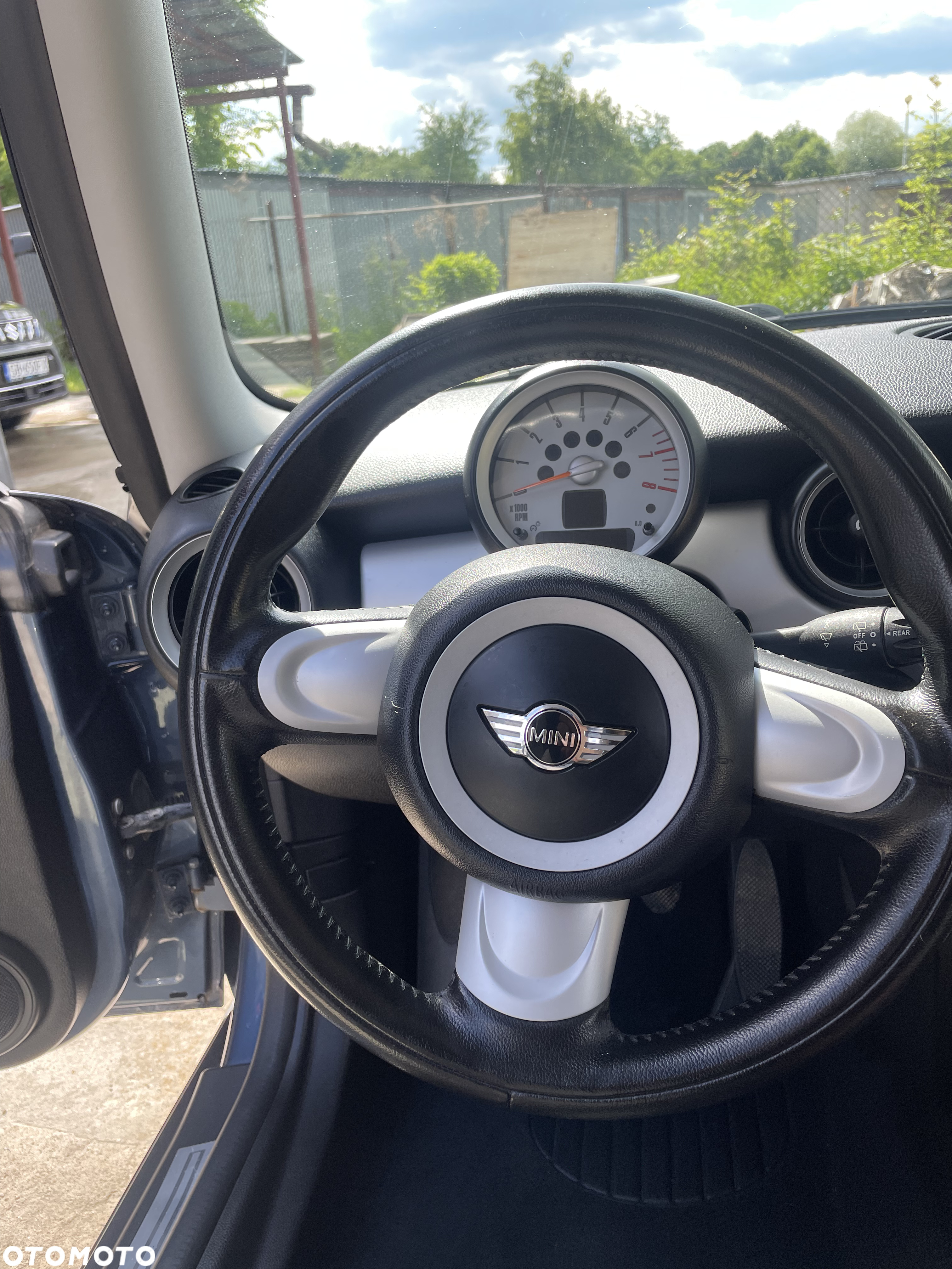 MINI ONE Standard - 12