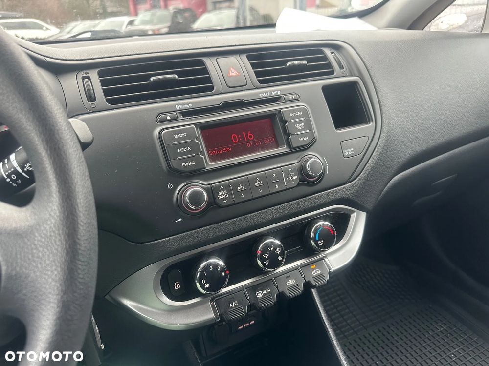 Kia Rio 1.2 Edition 7 - 11