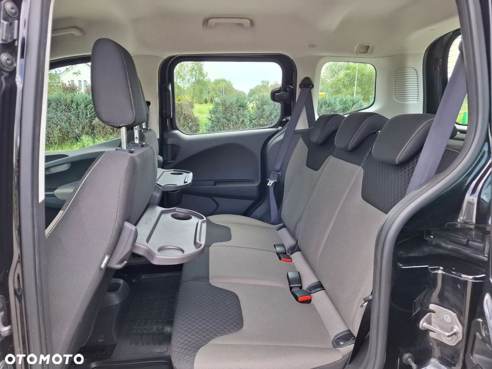 Ford Tourneo Courier 1.5 TDCi Trend - 24