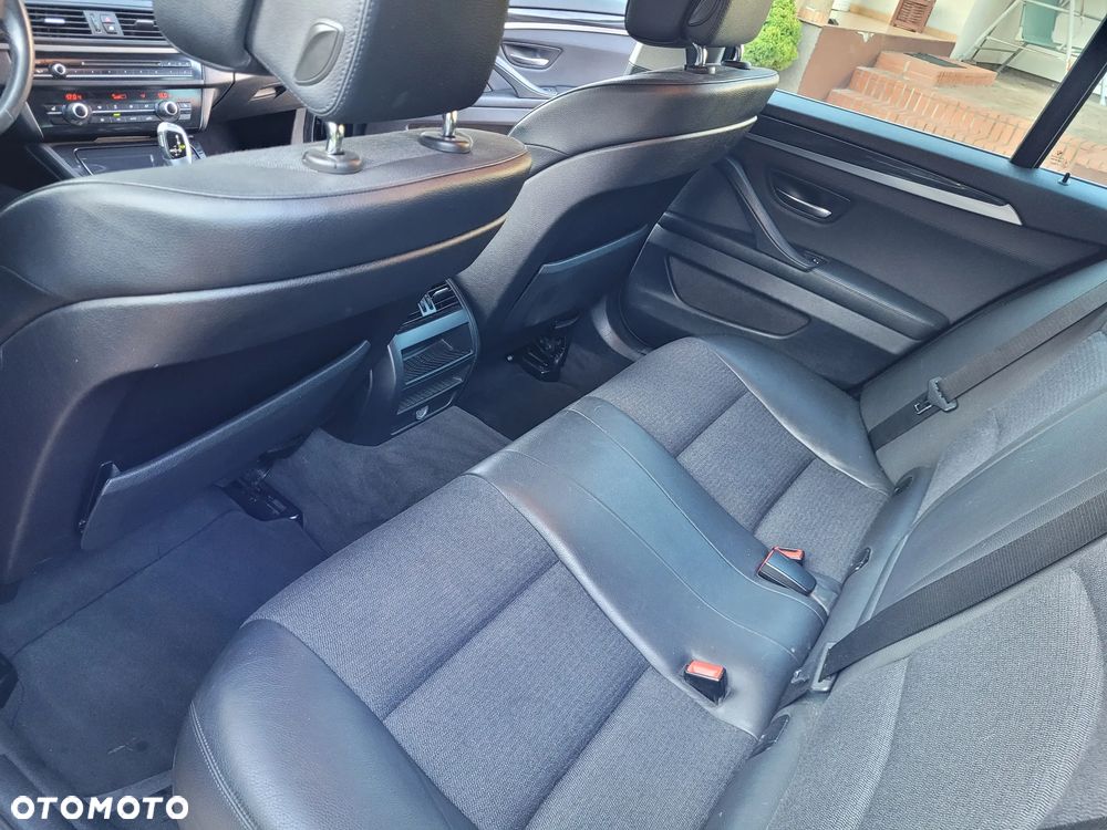 BMW Seria 5 525d - 15