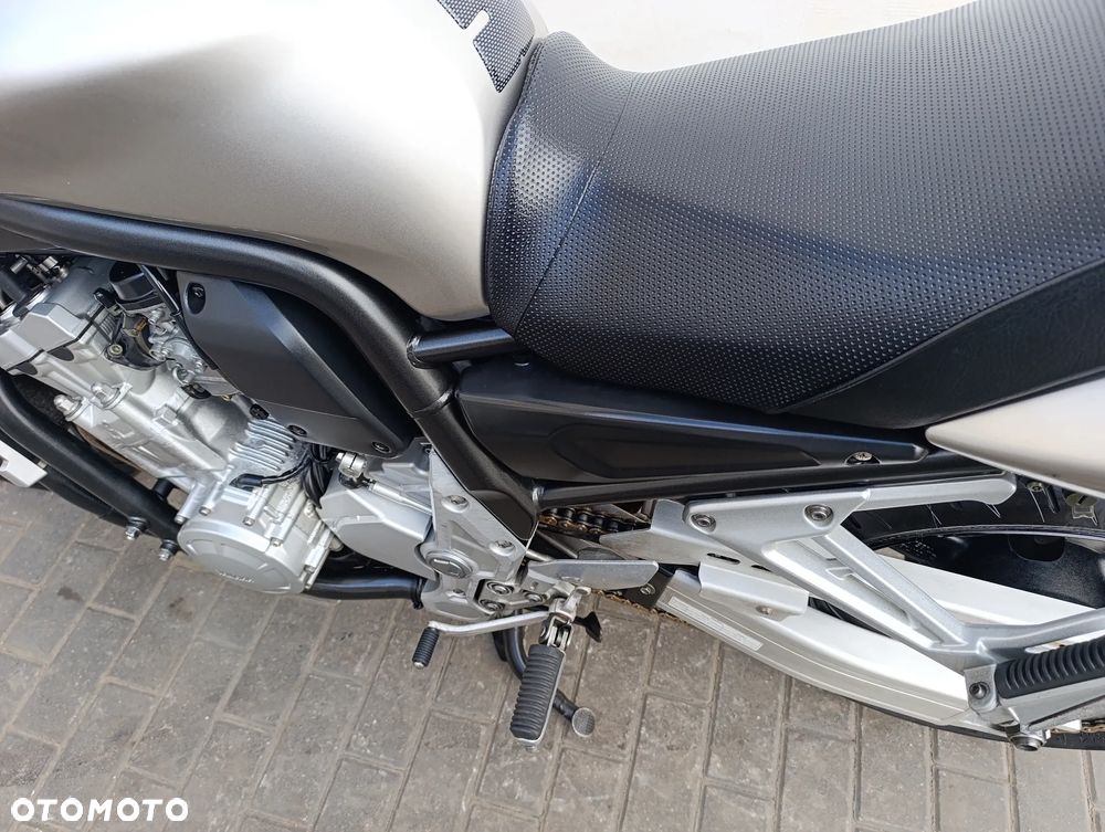 Yamaha FZS - 16