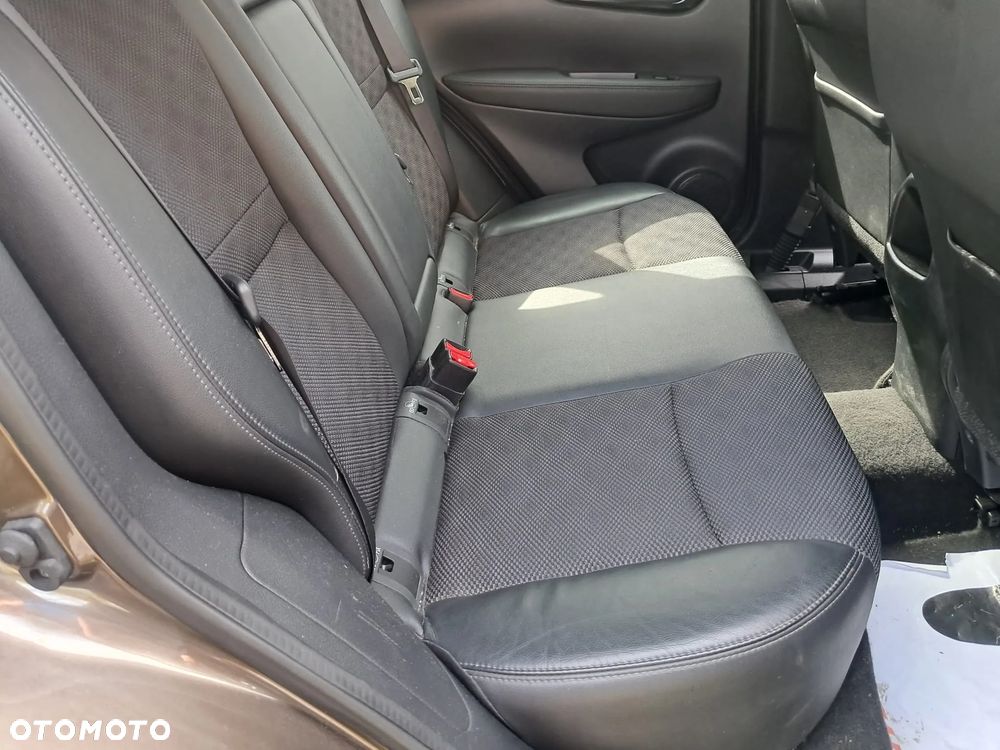 Nissan Qashqai 1.6 DCi TEKNA - 11