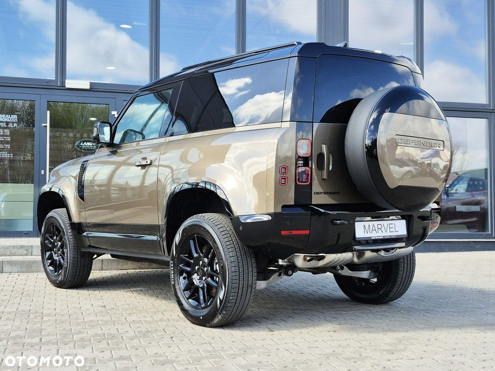 Land Rover Defender - 10