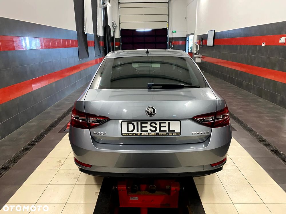 Skoda Superb 2.0 TDI Sportline DSG - 11