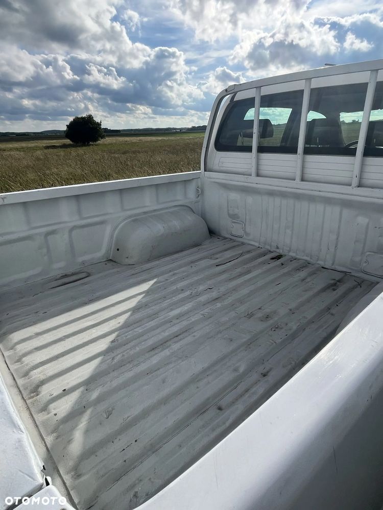 Toyota Hilux 2.5 D-4D DLX - 10