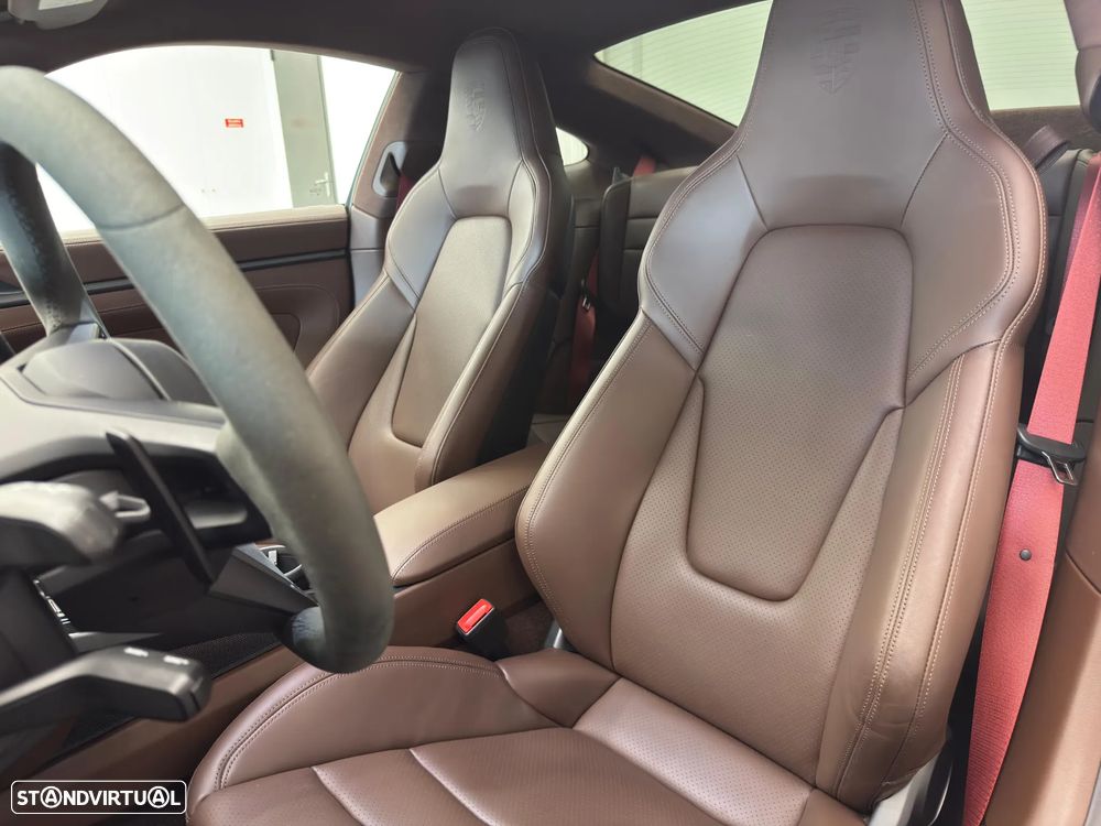 Porsche 911 (992) Carrera 4 GTS - 23