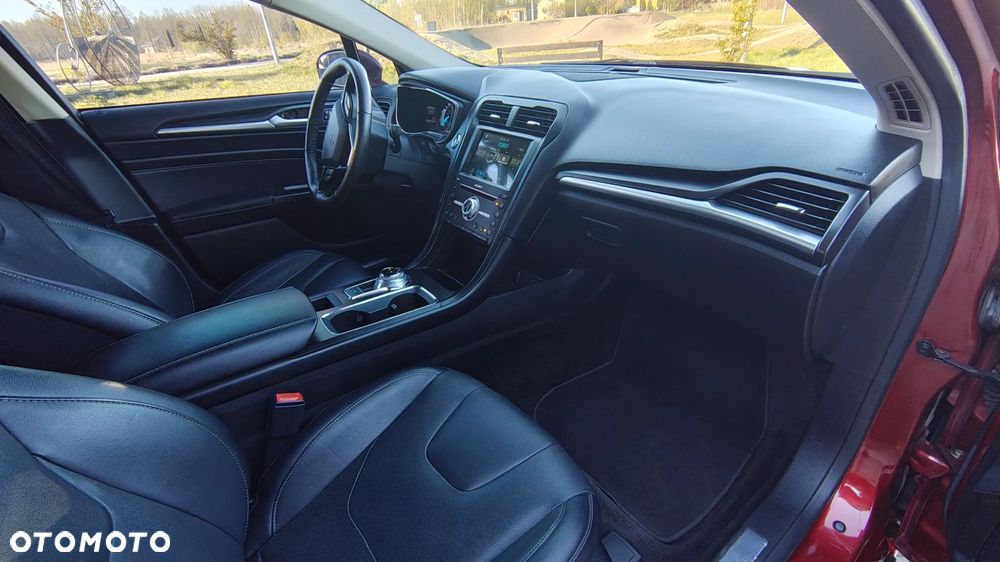 Ford Fusion 2.0 EcoBoost Titanium - 23
