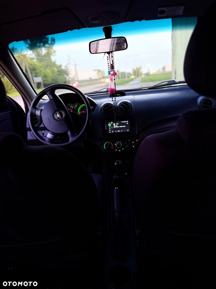Chevrolet Aveo - 4