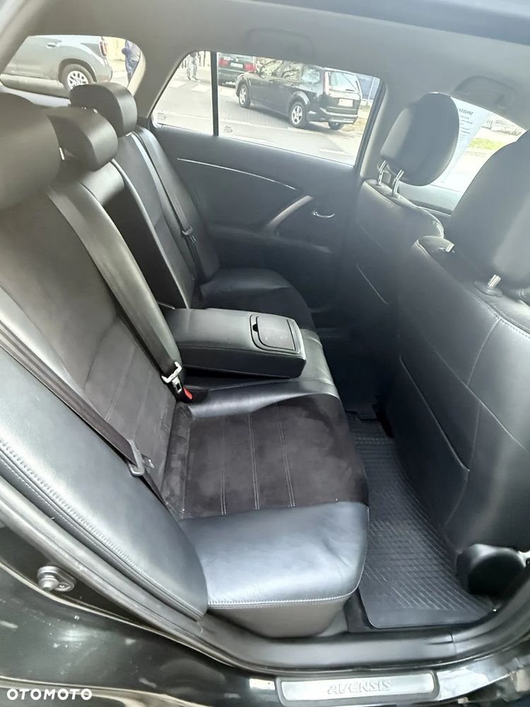 Toyota Avensis 2.0 Premium - 11