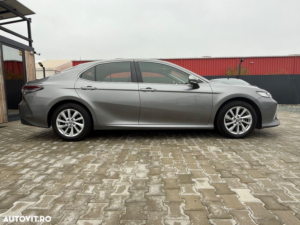 Toyota Camry Luxury - 7