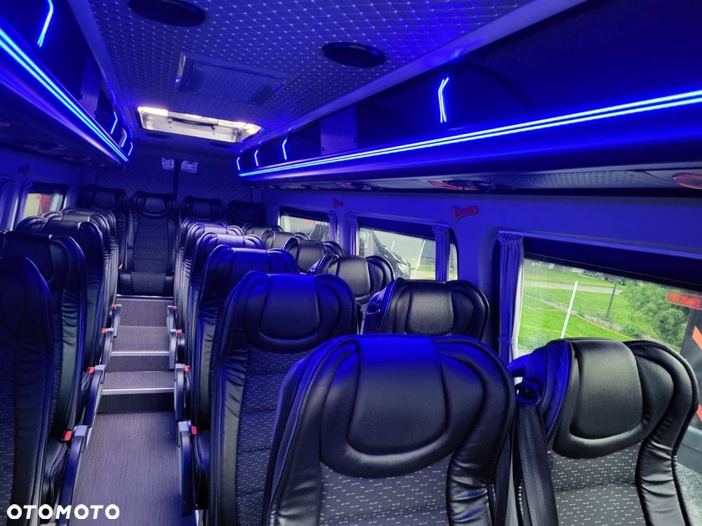 Mercedes-Benz Sprinter - 2