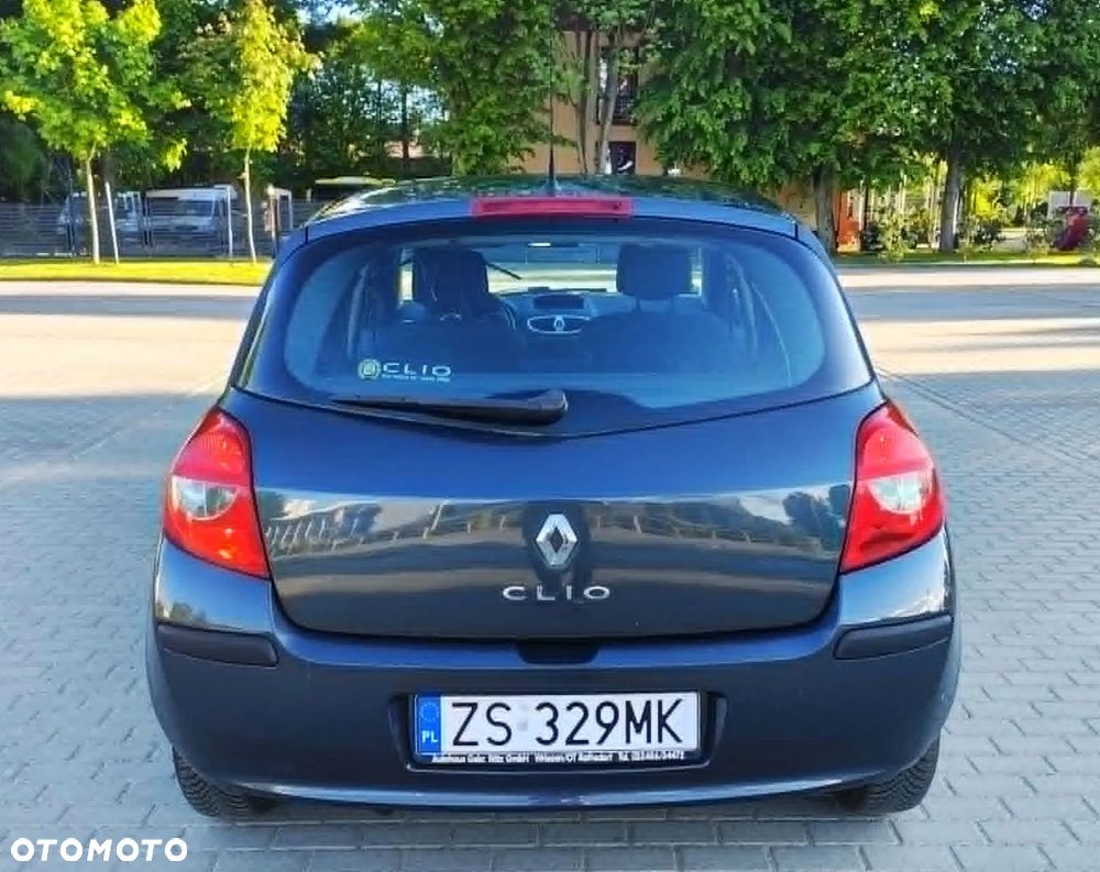 Renault Clio 1.2 16V Confort Authentique - 13