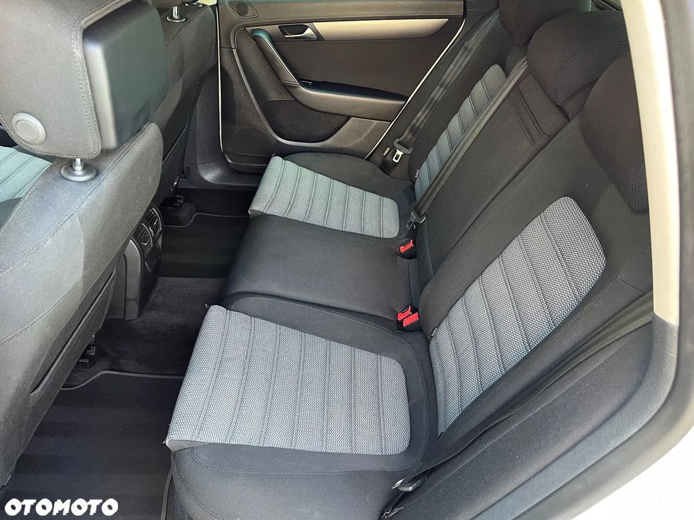 Volkswagen Passat - 28
